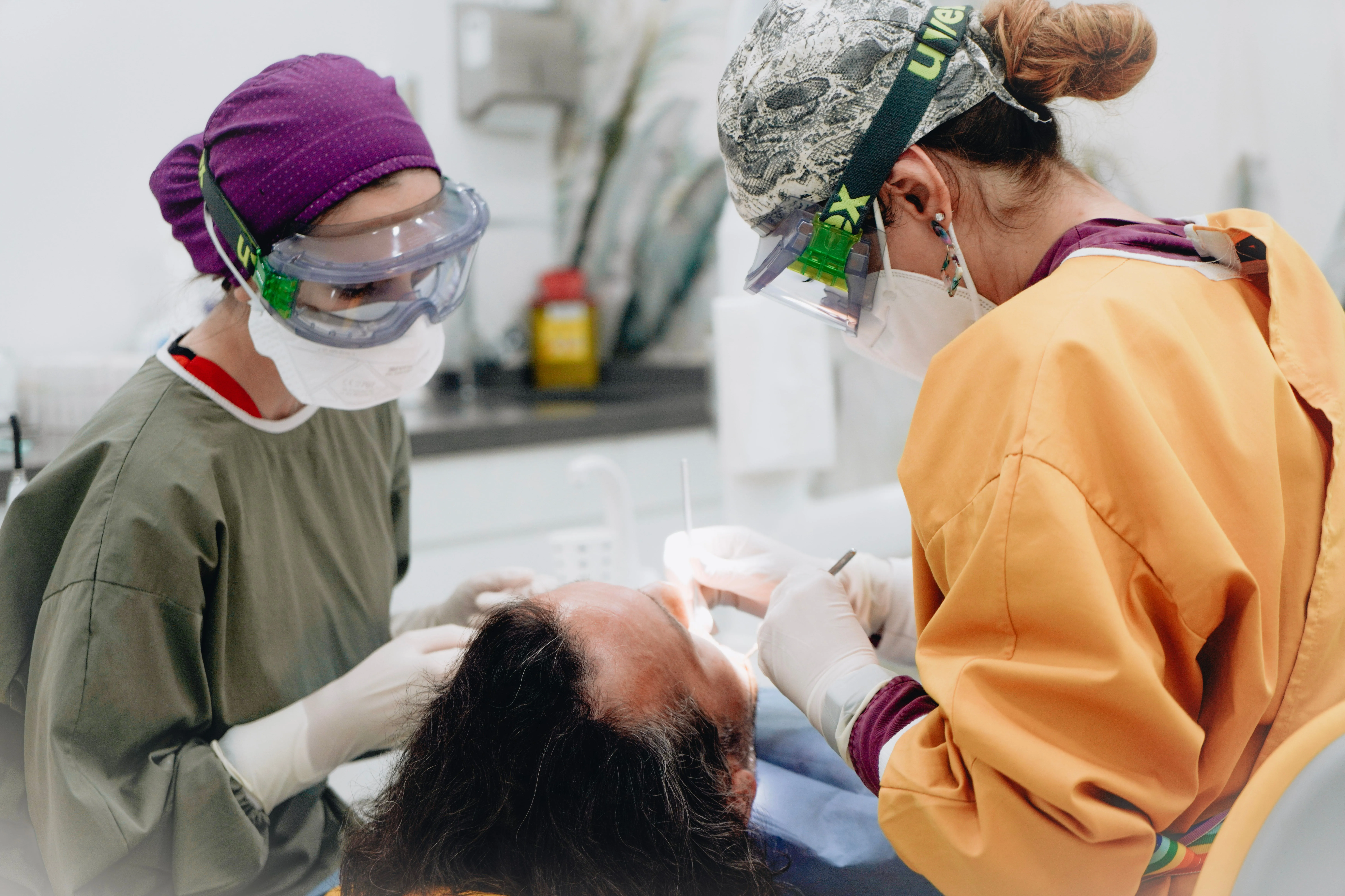 Atención a un paciente en Clínica Dental Vardó